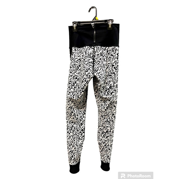 Lululemon paddle leggings - Picture 2 of 3